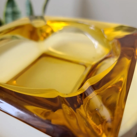 𝗠𝗖𝗠⁣ 𝗔𝗺𝗯𝗲𝗿 𝗚𝗹𝗮𝘀𝘀 𝗔𝘀𝗵𝘁𝗿𝗮𝘆 - Picture 3 of 5